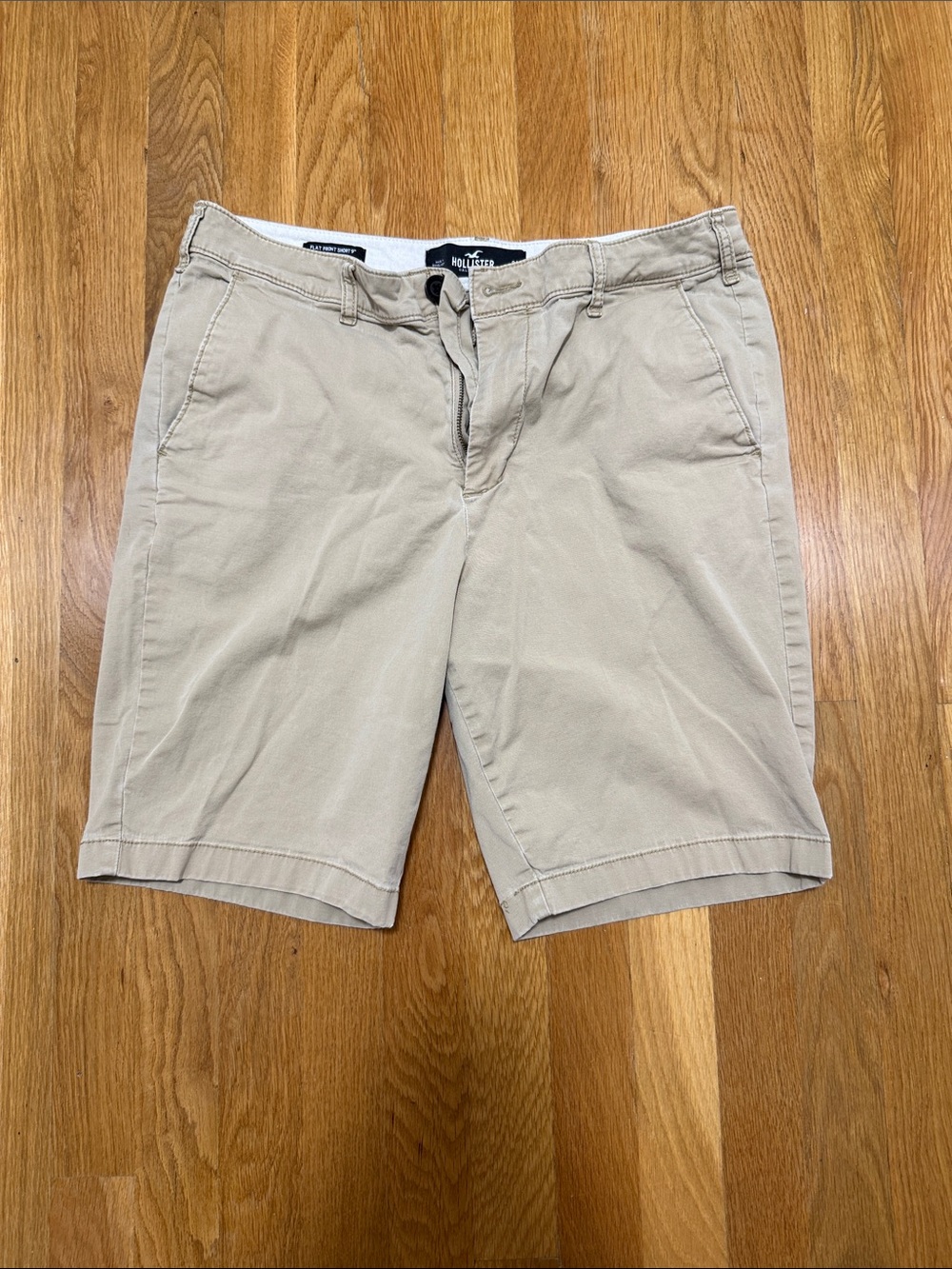 Hollister Men's Beige Flat-Front Chino Shorts